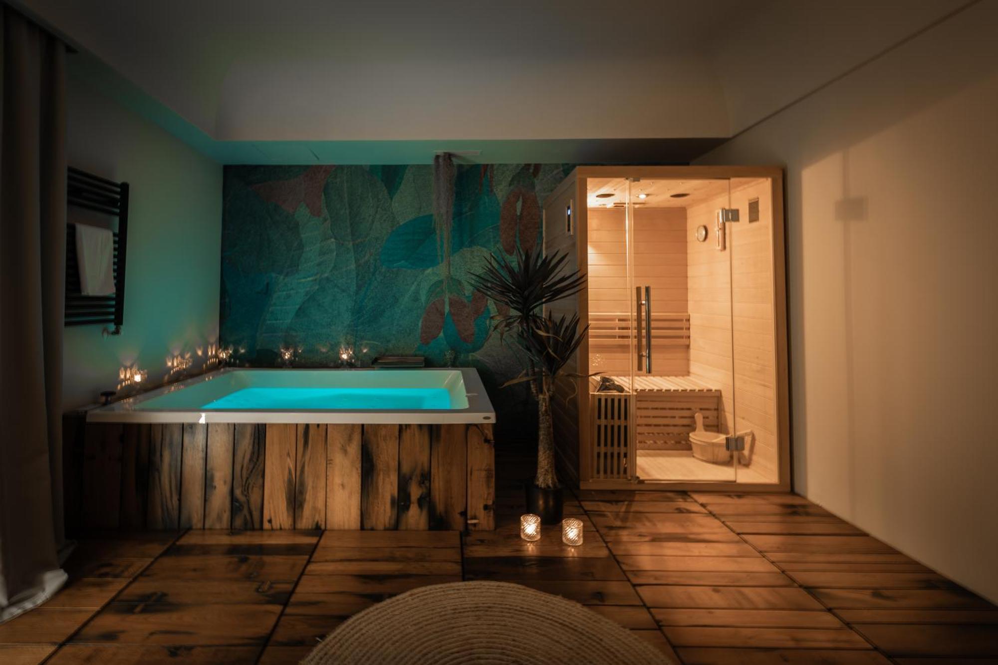 Deluxe Suite Jacuzzi